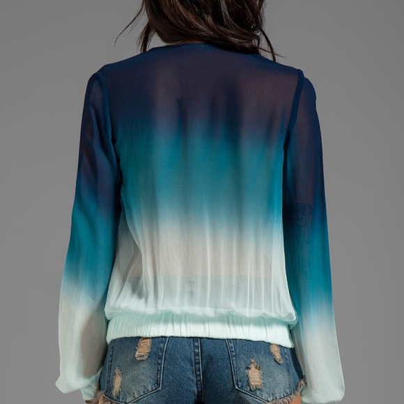 SOLD OUT EVERYWHERE 🔥 NWOT top Blue White Ombré - Picture 3 of 5